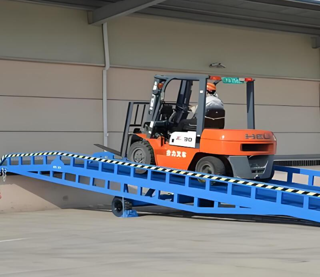 申扎移动式卸货平台（叉车用）